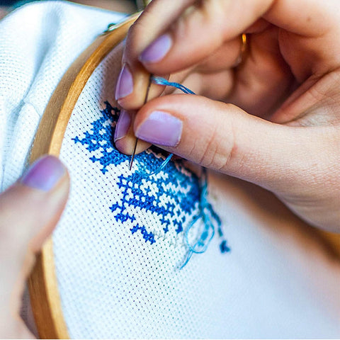 Embroidery Kit 215 Pcs, 100 Colors Threads, 5 Pcs Embroidery Hoops, 3 Pcs Aida Cloth, Complete Cross Stitch Tools Set for DIY Art Craft Stitching Beginners