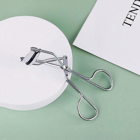 Iconic Eyelash Curler, Ergonomic Design for Precise Control, Long-Lasting Curl, Professional Makeup Tool Suits All Eye Shapes