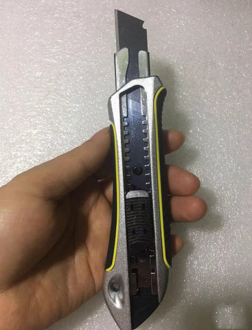 18mm Retractable Box Cutter Utility Knife - Zinc-Alloy Heavy Duty Snap-off knife with 10pcs Spare SK5 Steel Ultra Sharp Black Blade for Cutting Paper